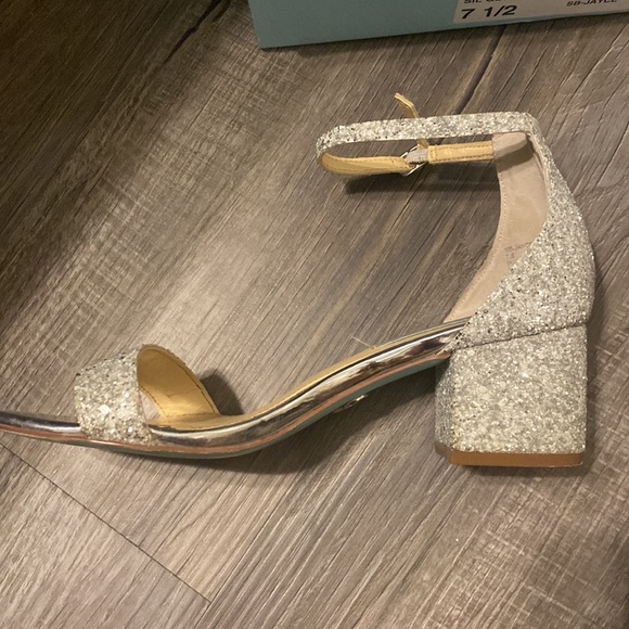 Jayce Betsey Johnson wedding heels - Picture 2 of 4